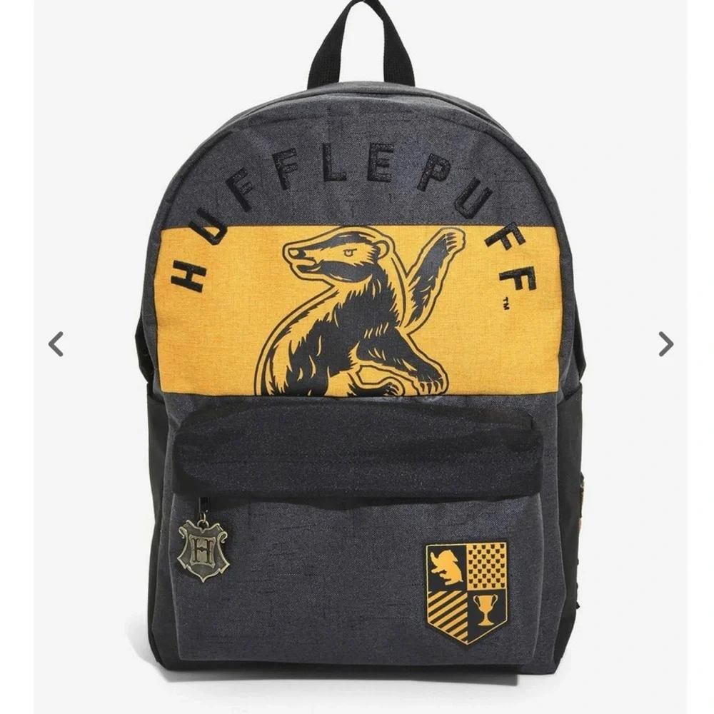 🦡 Harry Potter Hufflepuff Backpack +FREE GIFT! - Picture 3 of 6